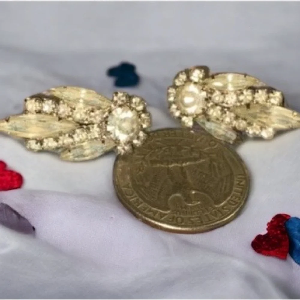 VINTAGE 1950'S RHINESTONE CRYSTAL CLIP ON EARRINGS - Picture 5 of 5